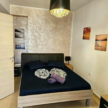 Monaco Summerland Apartment *
